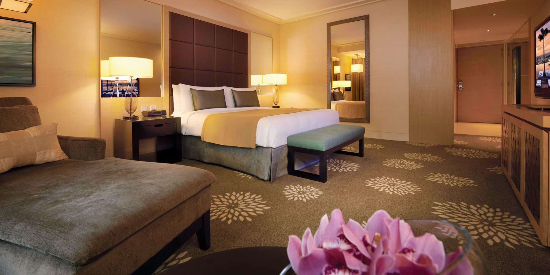 新加坡滨海湾金沙酒店俱乐部客房，大床
